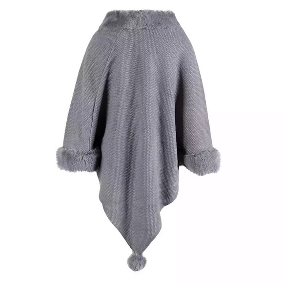 Sweaters - New! Pom Tassel Poncho